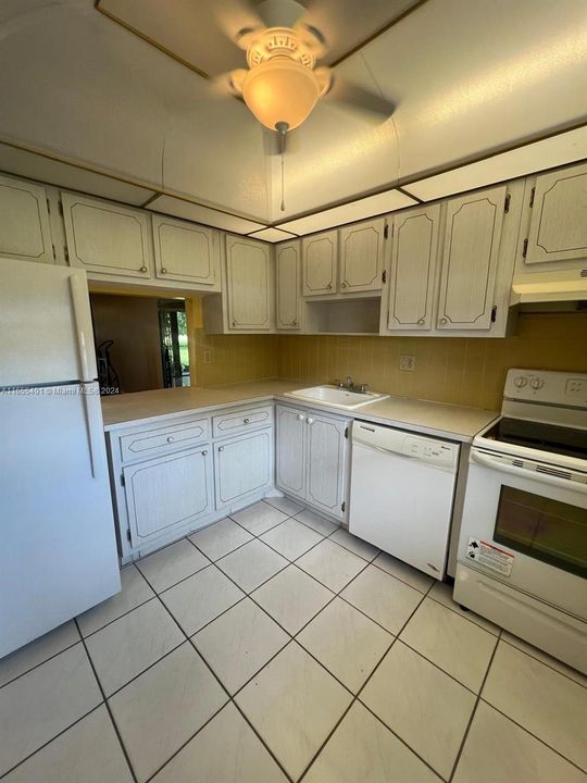 For Rent: $1,750 (2 beds, 2 baths, 990 Square Feet)