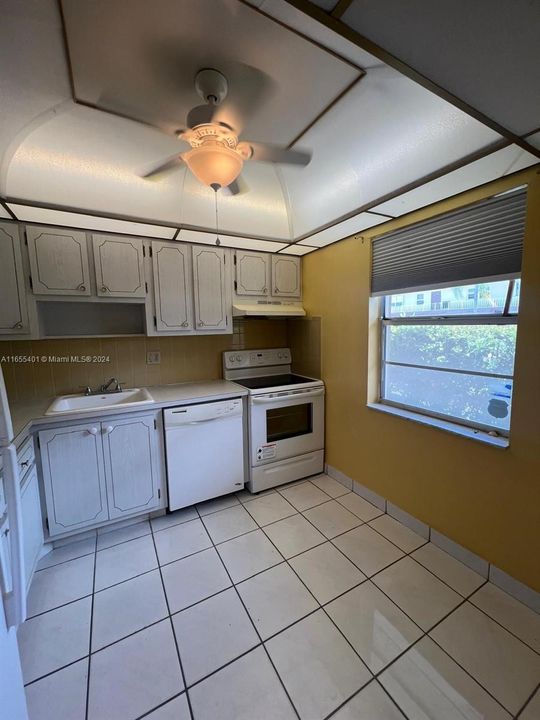 For Rent: $1,750 (2 beds, 2 baths, 990 Square Feet)