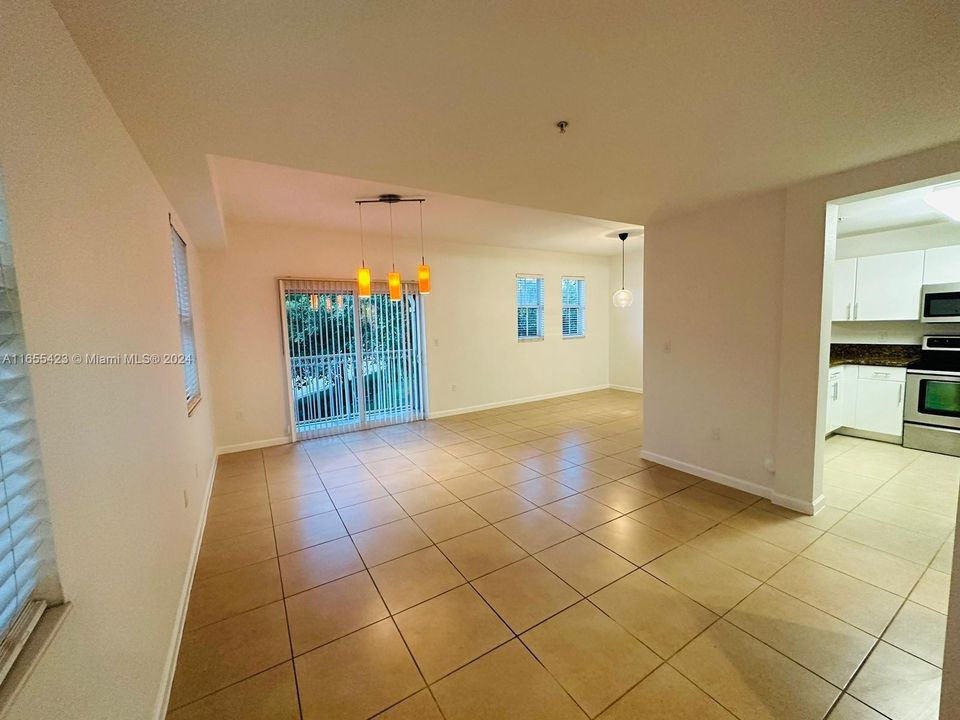 For Rent: $3,000 (3 beds, 2 baths, 1385 Square Feet)