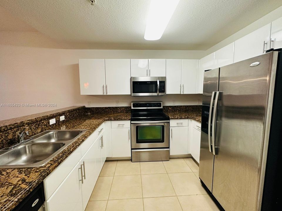 For Rent: $3,000 (3 beds, 2 baths, 1385 Square Feet)