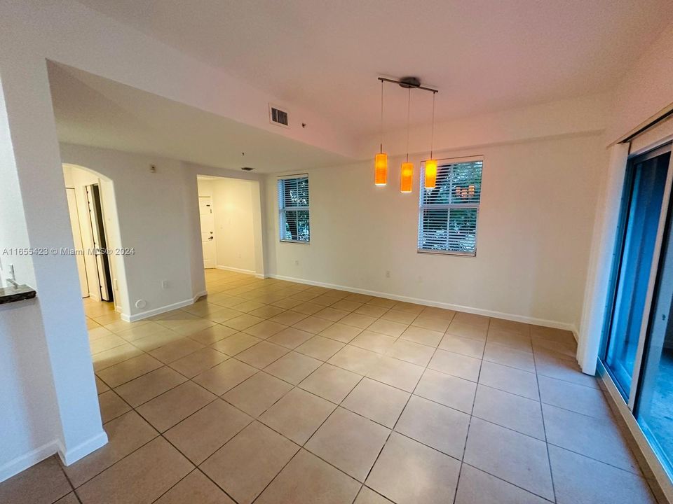 For Rent: $3,000 (3 beds, 2 baths, 1385 Square Feet)