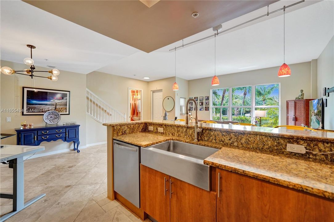 For Sale: $578,888 (2 beds, 2 baths, 1738 Square Feet)