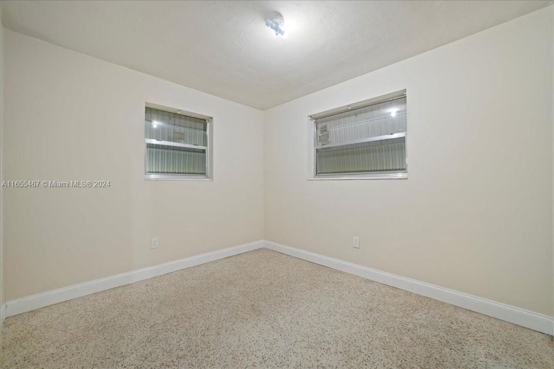 For Sale: $500,000 (3 beds, 1 baths, 1000 Square Feet)