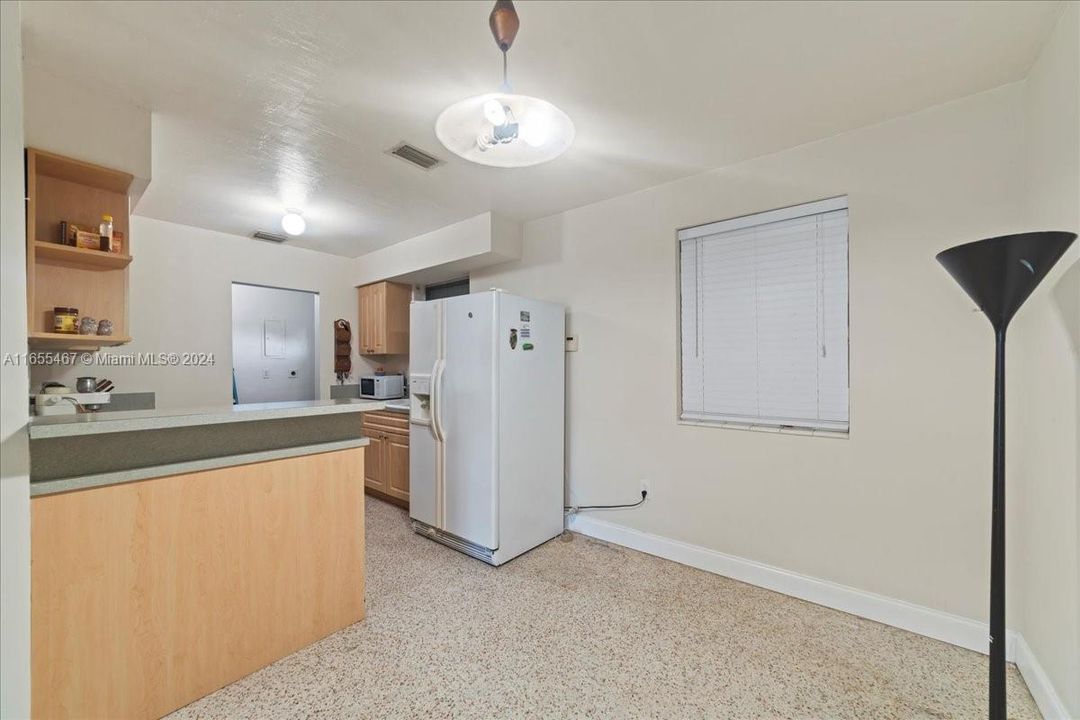 For Sale: $500,000 (3 beds, 1 baths, 1000 Square Feet)