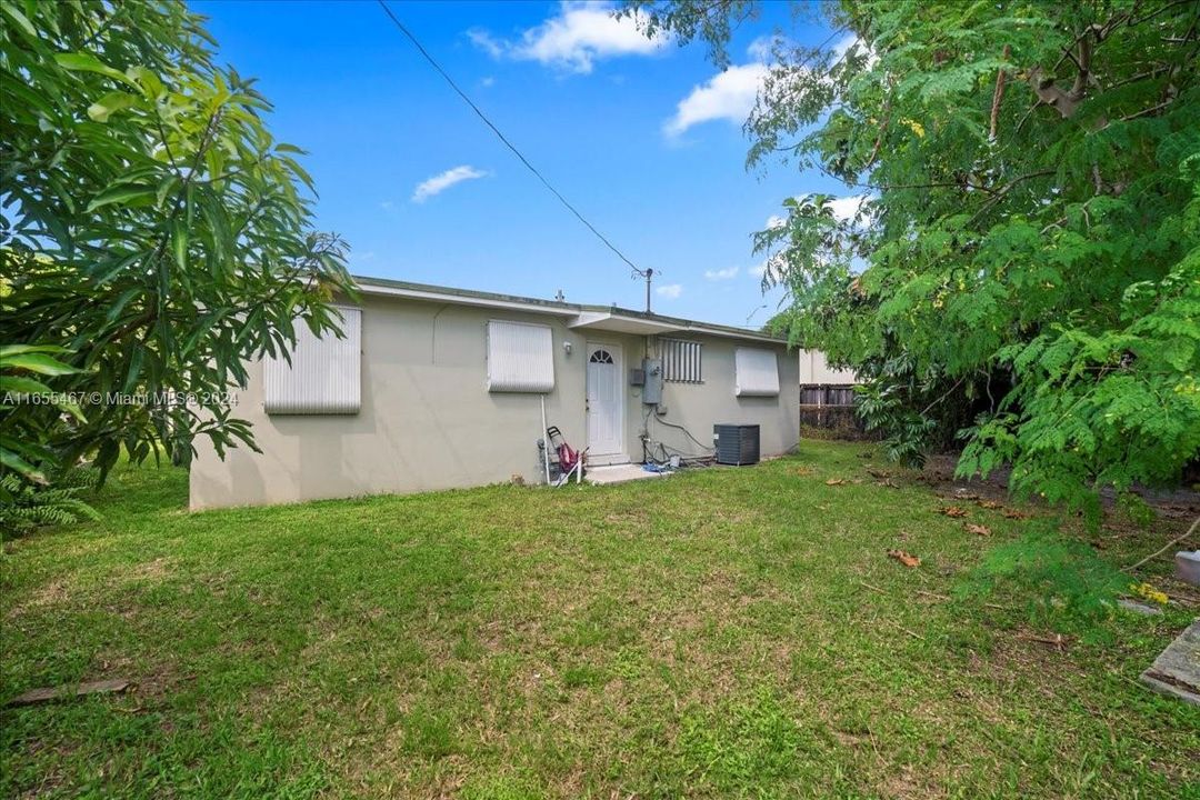 For Sale: $500,000 (3 beds, 1 baths, 1000 Square Feet)