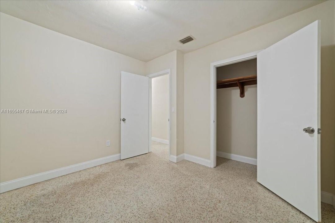 For Sale: $500,000 (3 beds, 1 baths, 1000 Square Feet)