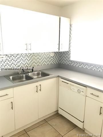 For Sale: $174,000 (2 beds, 2 baths, 920 Square Feet)