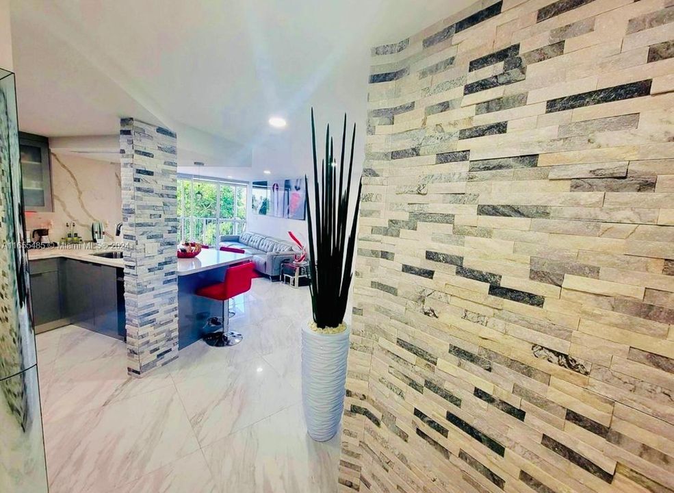 Recently Rented: $2,400 (2 beds, 2 baths, 960 Square Feet)