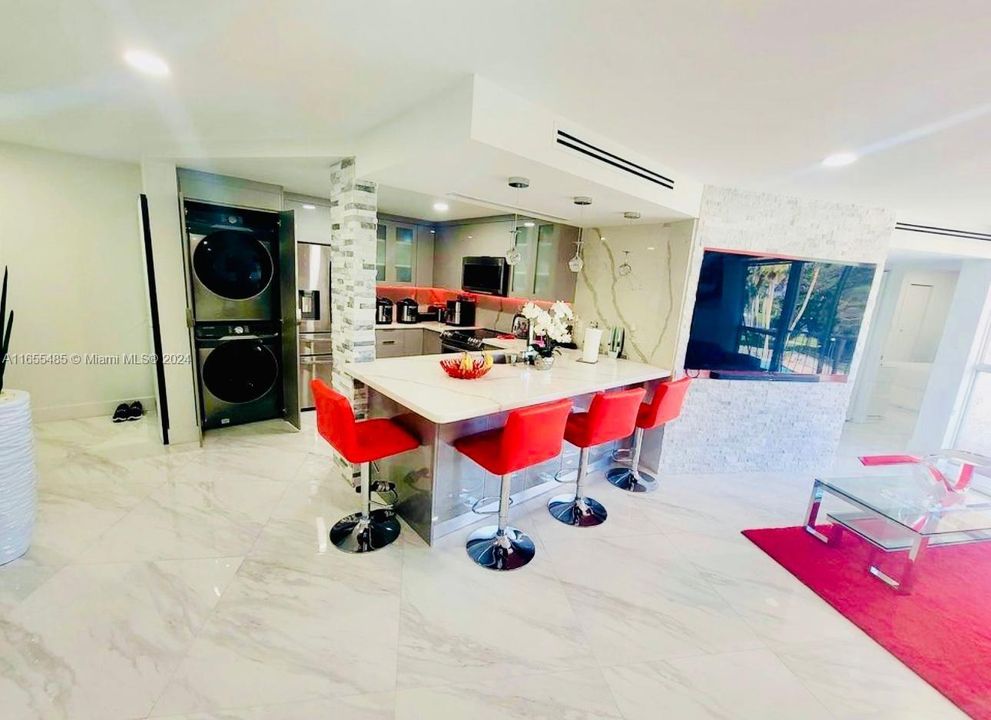 Recently Rented: $2,400 (2 beds, 2 baths, 960 Square Feet)