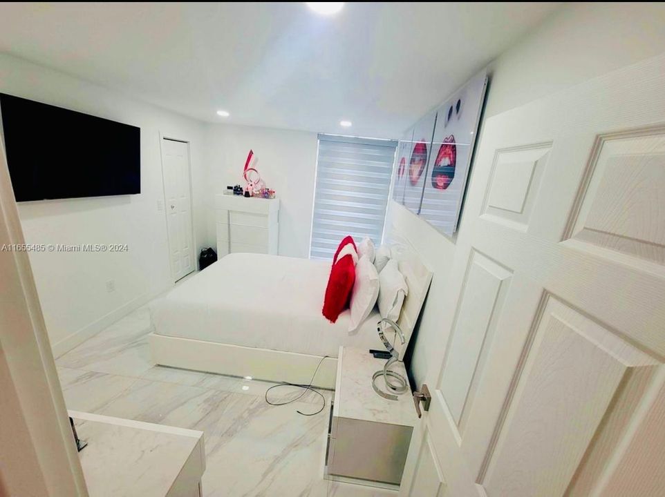 Recently Rented: $2,400 (2 beds, 2 baths, 960 Square Feet)