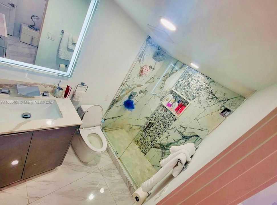 Recently Rented: $2,400 (2 beds, 2 baths, 960 Square Feet)