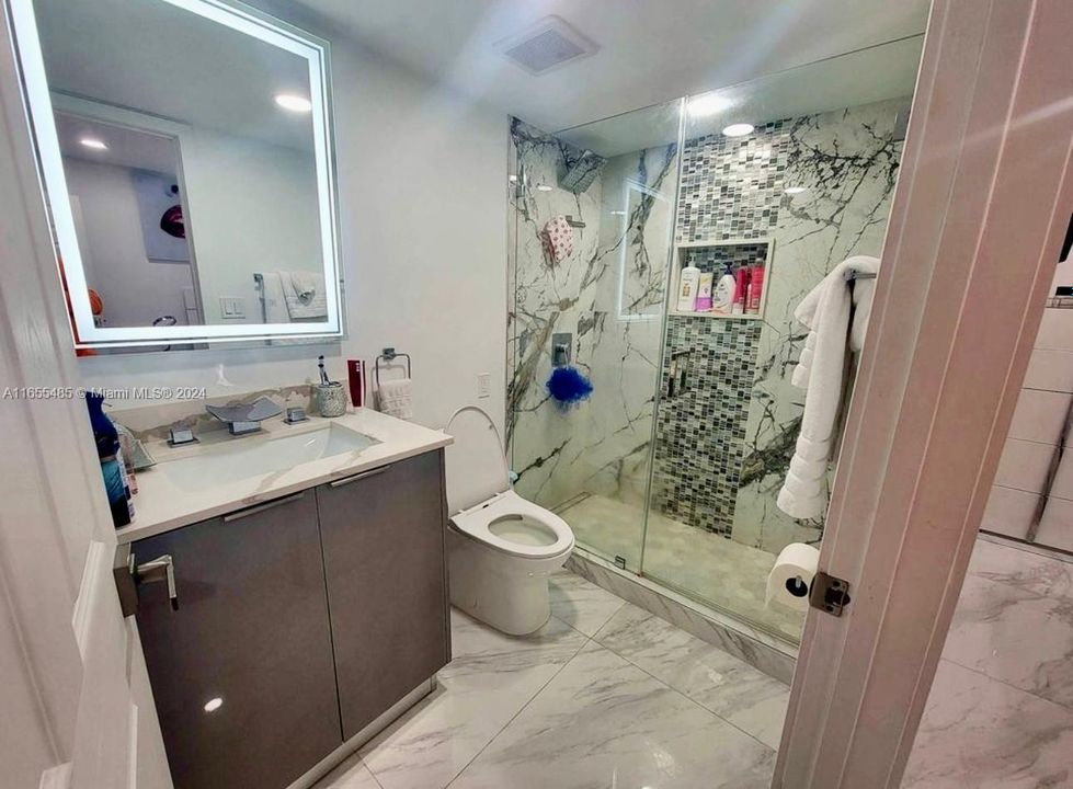 Recently Rented: $2,400 (2 beds, 2 baths, 960 Square Feet)