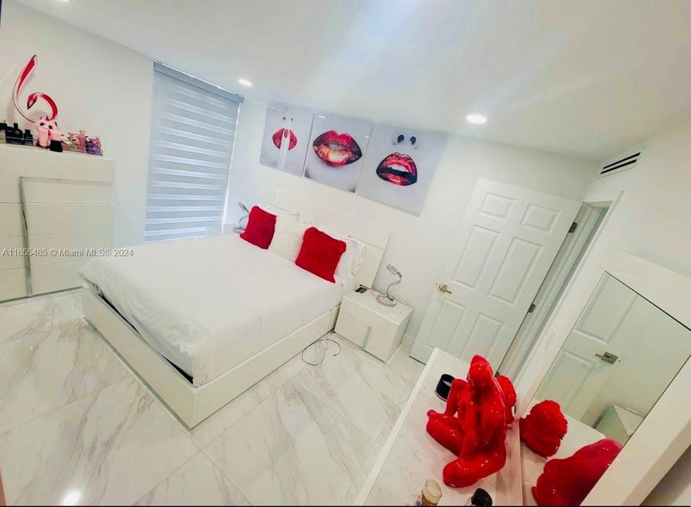 Recently Rented: $2,400 (2 beds, 2 baths, 960 Square Feet)