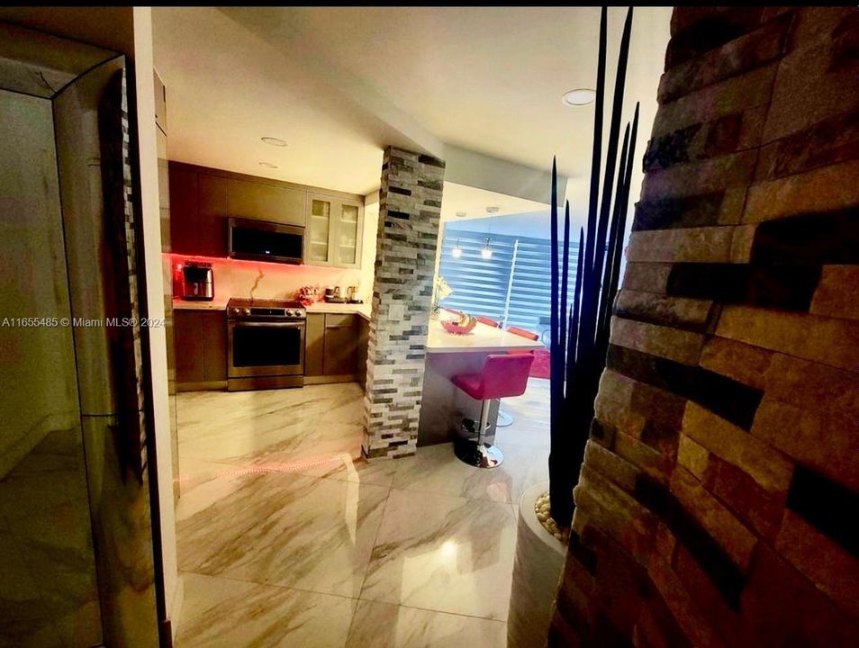 Recently Rented: $2,400 (2 beds, 2 baths, 960 Square Feet)