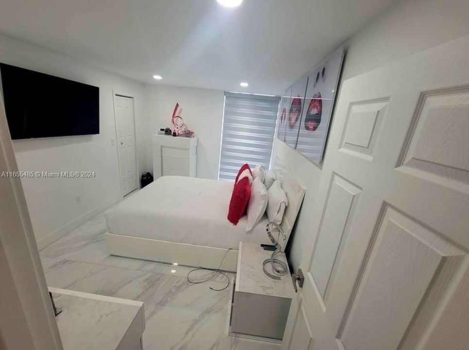 Recently Rented: $2,400 (2 beds, 2 baths, 960 Square Feet)