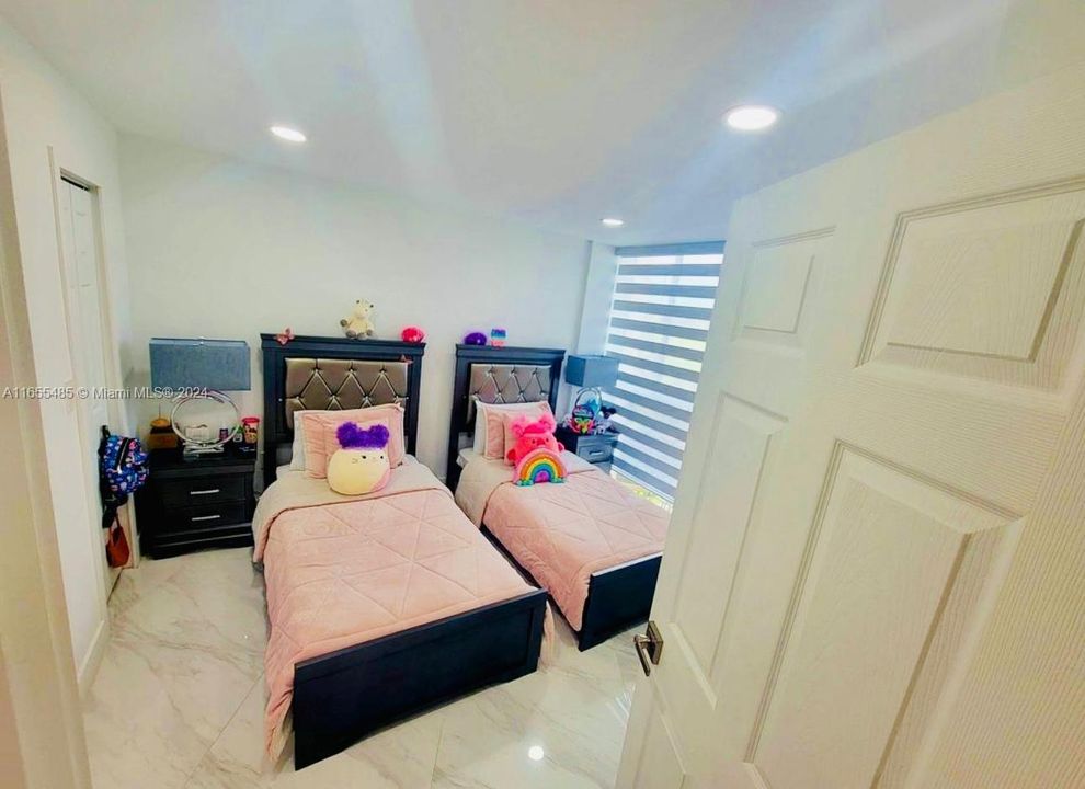 Recently Rented: $2,400 (2 beds, 2 baths, 960 Square Feet)