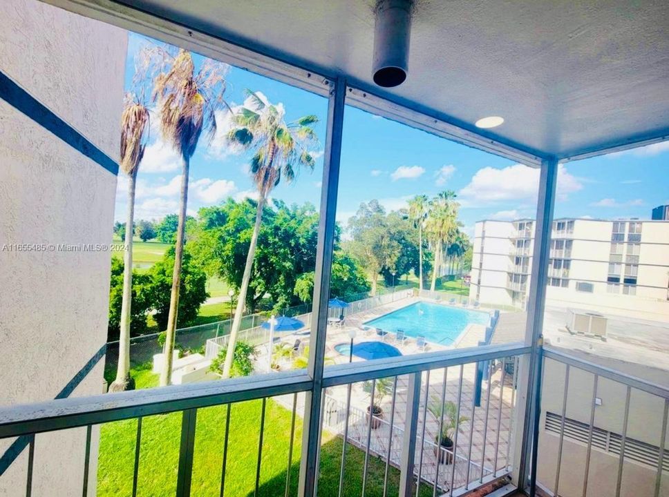 Recently Rented: $2,400 (2 beds, 2 baths, 960 Square Feet)