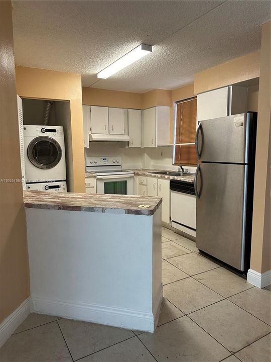 For Rent: $1,850 (1 beds, 1 baths, 749 Square Feet)