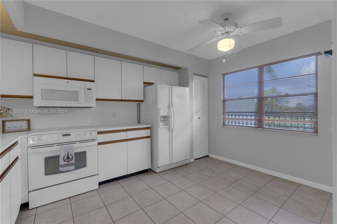 Active With Contract: $169,300 (2 beds, 2 baths, 1192 Square Feet)