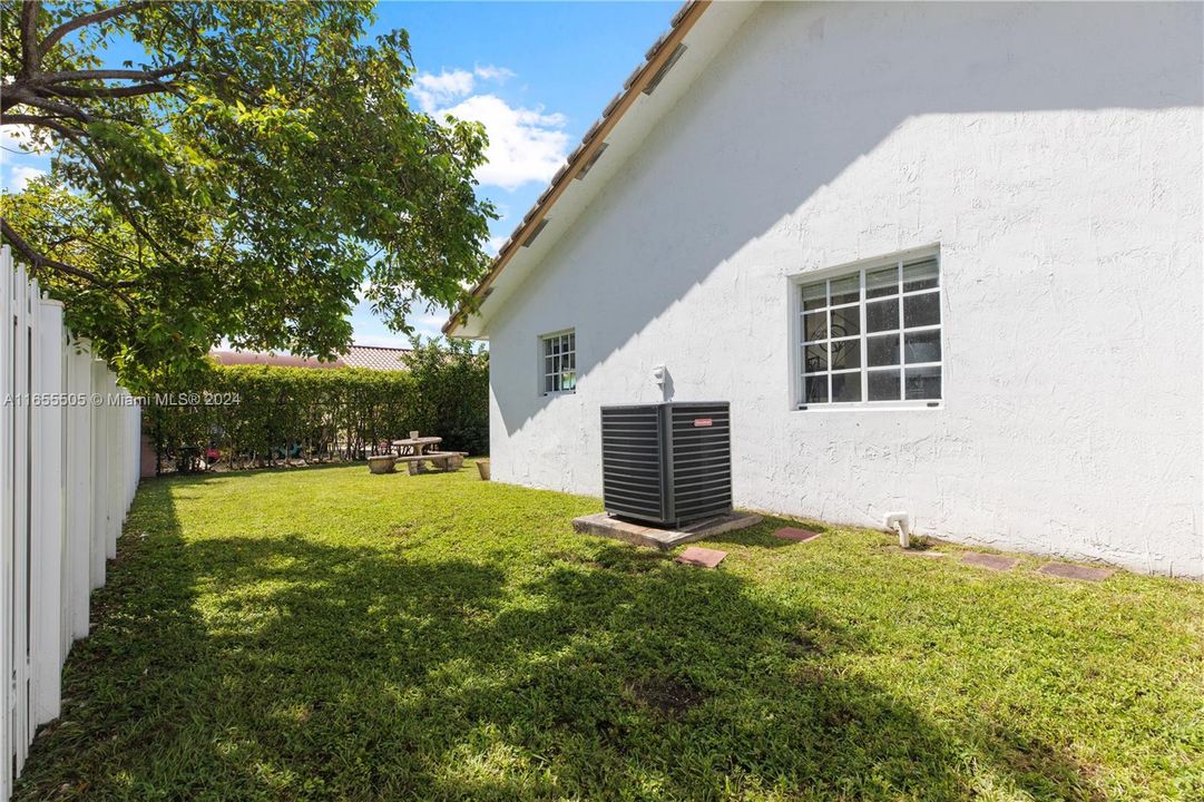 For Sale: $819,500 (3 beds, 2 baths, 1536 Square Feet)