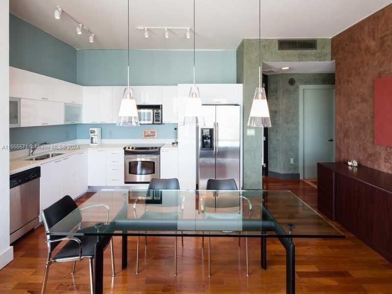 Недавно продано: $515,000 (2 спален, 2 ванн, 1078 Квадратных фут)