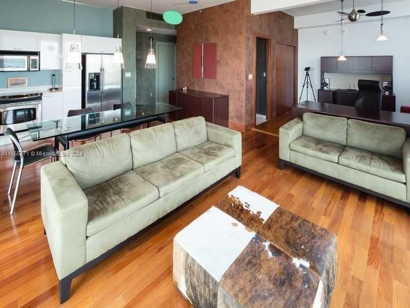 Недавно продано: $515,000 (2 спален, 2 ванн, 1078 Квадратных фут)