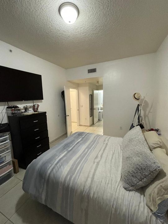 For Rent: $2,500 (2 beds, 2 baths, 910 Square Feet)