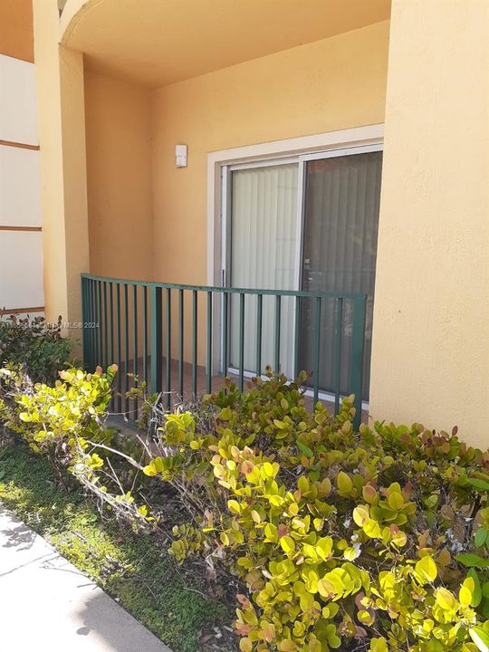 For Rent: $2,500 (2 beds, 2 baths, 910 Square Feet)