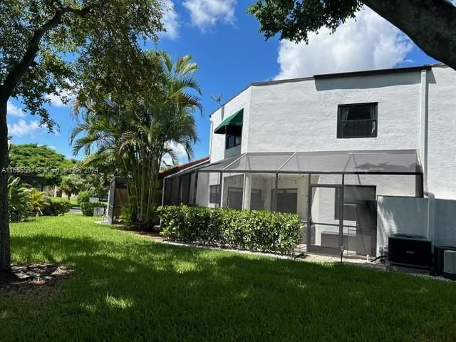Recently Sold: $399,999 (2 beds, 1 baths, 1430 Square Feet)