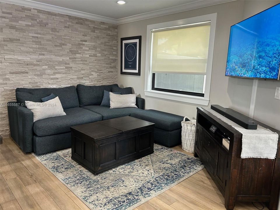 Recently Sold: $399,999 (2 beds, 1 baths, 1430 Square Feet)