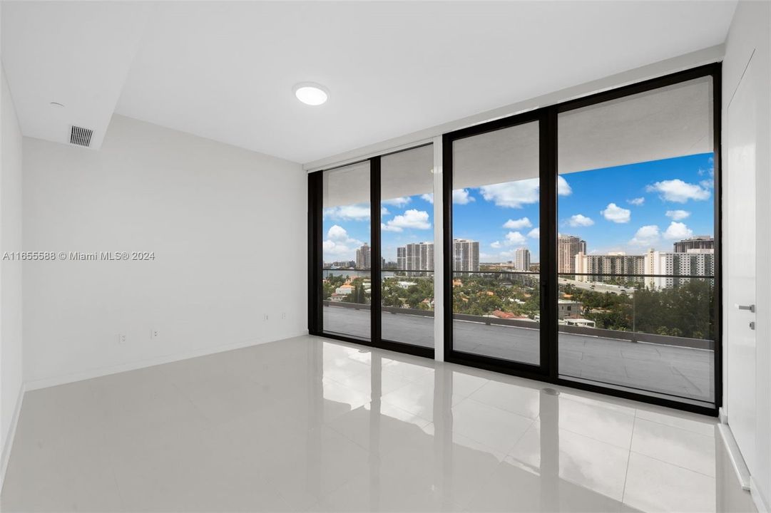 Active With Contract: $8,900 (2 beds, 2 baths, 1107 Square Feet)