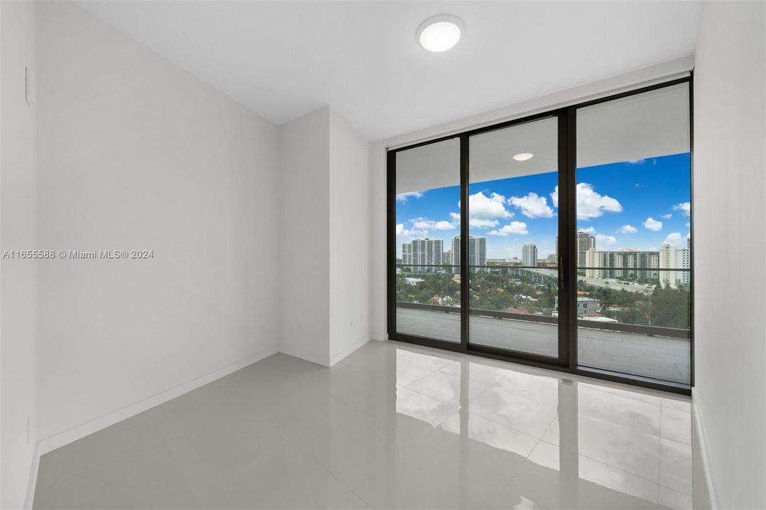 Active With Contract: $8,900 (2 beds, 2 baths, 1107 Square Feet)