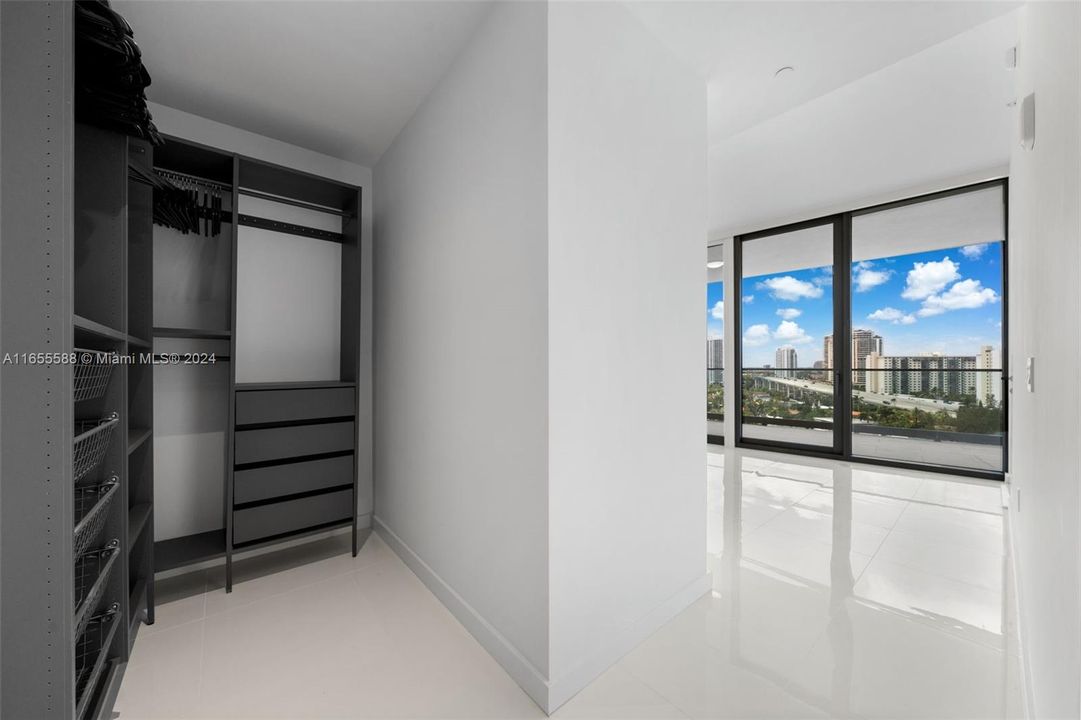 Active With Contract: $8,900 (2 beds, 2 baths, 1107 Square Feet)