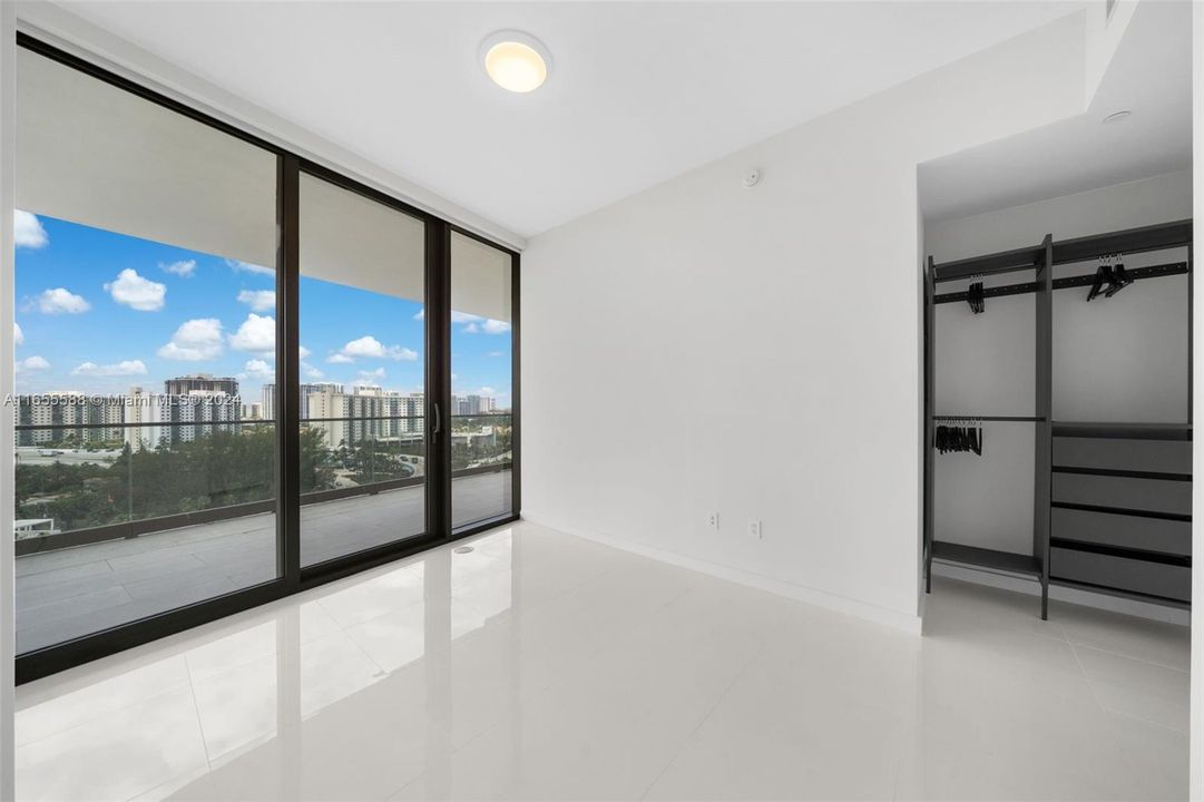 Active With Contract: $8,900 (2 beds, 2 baths, 1107 Square Feet)