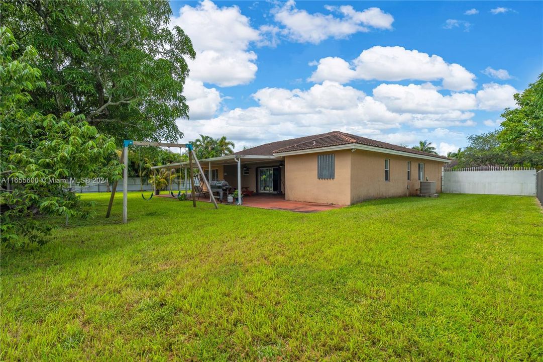 Active With Contract: $735,000 (4 beds, 2 baths, 1957 Square Feet)