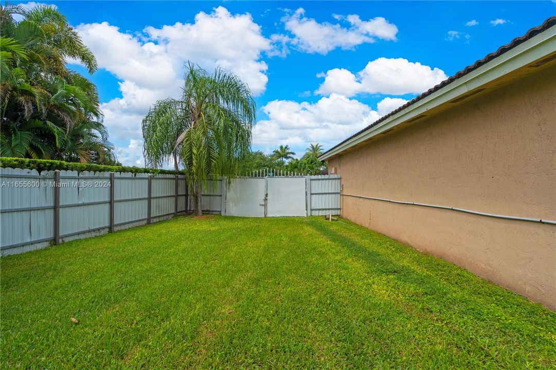 Active With Contract: $735,000 (4 beds, 2 baths, 1957 Square Feet)