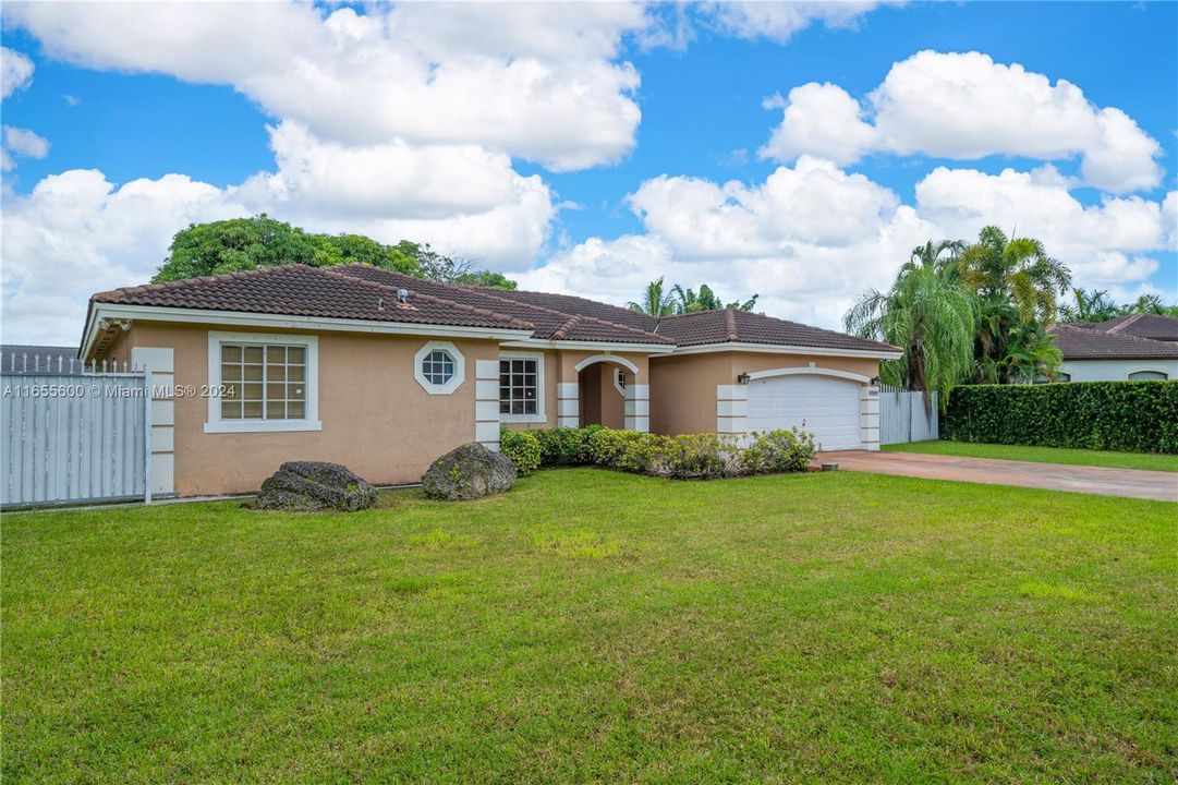 Active With Contract: $735,000 (4 beds, 2 baths, 1957 Square Feet)