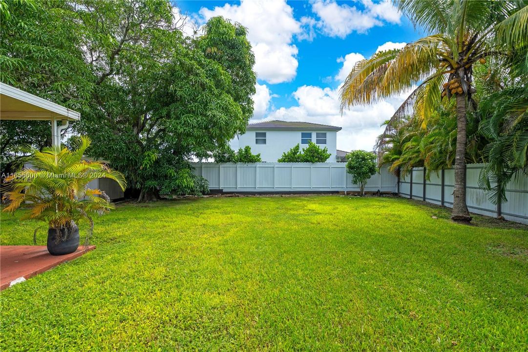 Active With Contract: $735,000 (4 beds, 2 baths, 1957 Square Feet)