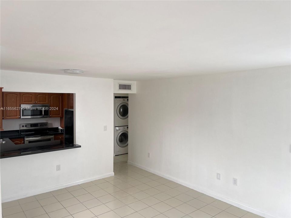 For Rent: $2,225 (2 beds, 2 baths, 820 Square Feet)