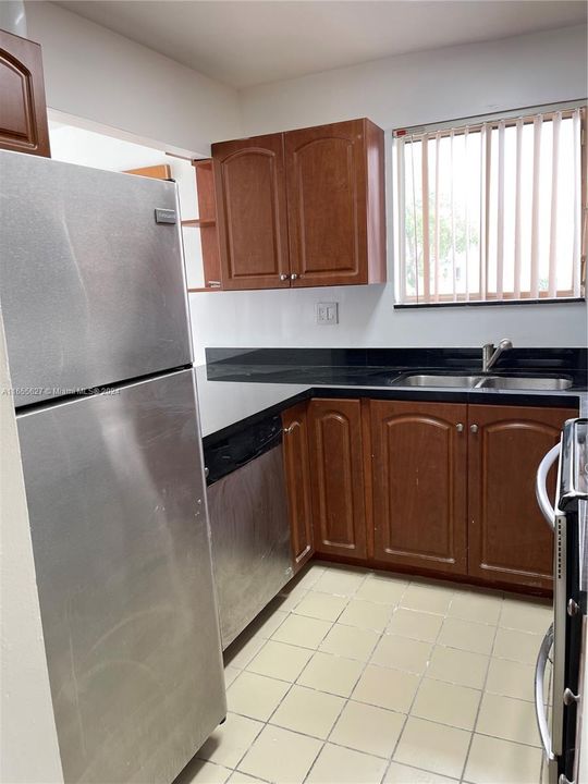 For Rent: $2,225 (2 beds, 2 baths, 820 Square Feet)