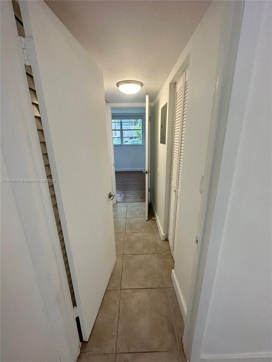 For Sale: $262,000 (1 beds, 1 baths, 741 Square Feet)