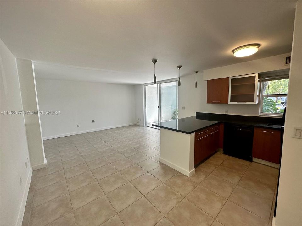 For Sale: $262,000 (1 beds, 1 baths, 741 Square Feet)