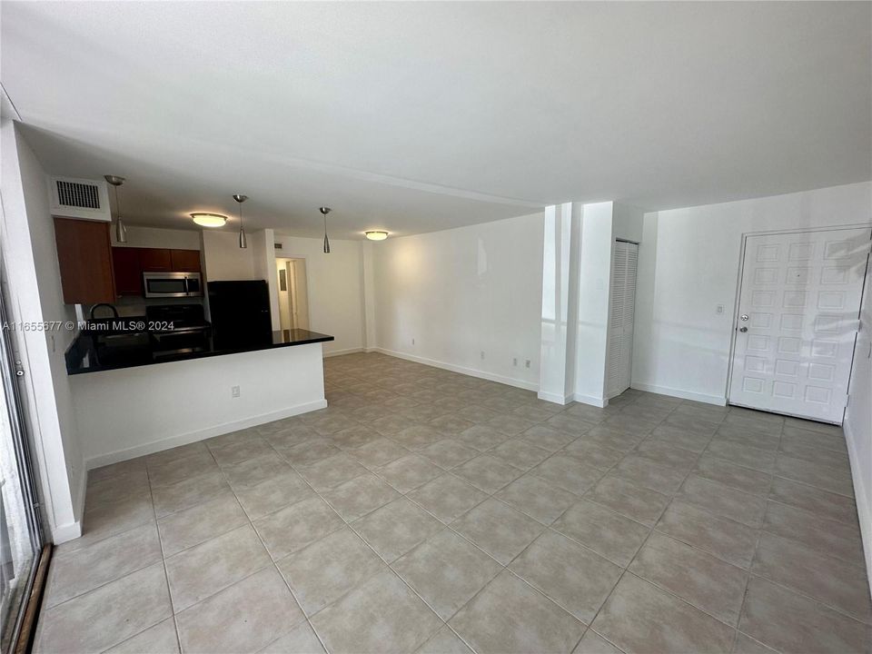 For Sale: $262,000 (1 beds, 1 baths, 741 Square Feet)