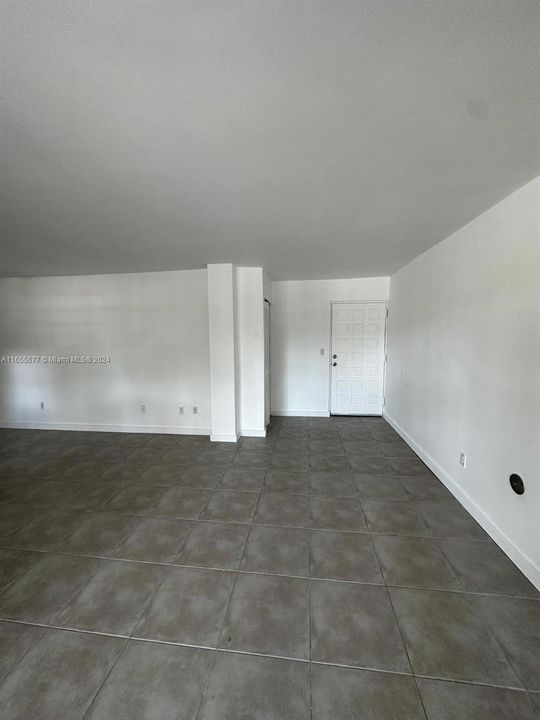 For Sale: $262,000 (1 beds, 1 baths, 741 Square Feet)