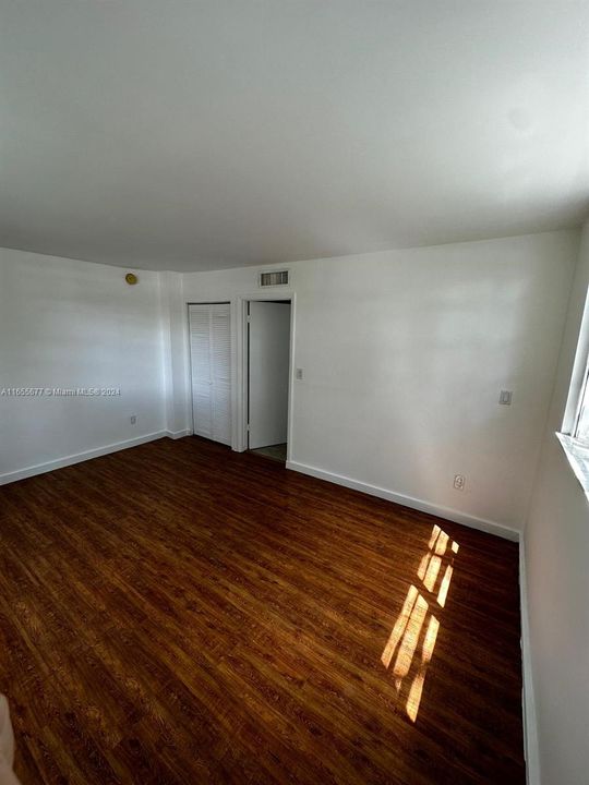 For Sale: $262,000 (1 beds, 1 baths, 741 Square Feet)