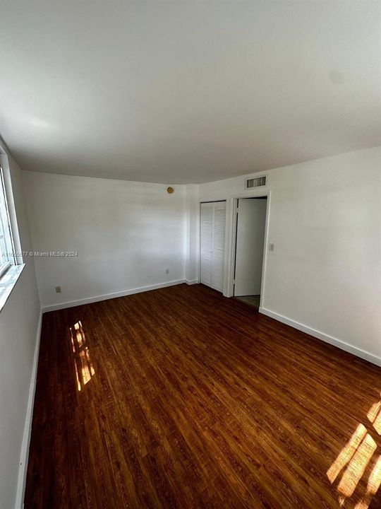 For Sale: $262,000 (1 beds, 1 baths, 741 Square Feet)