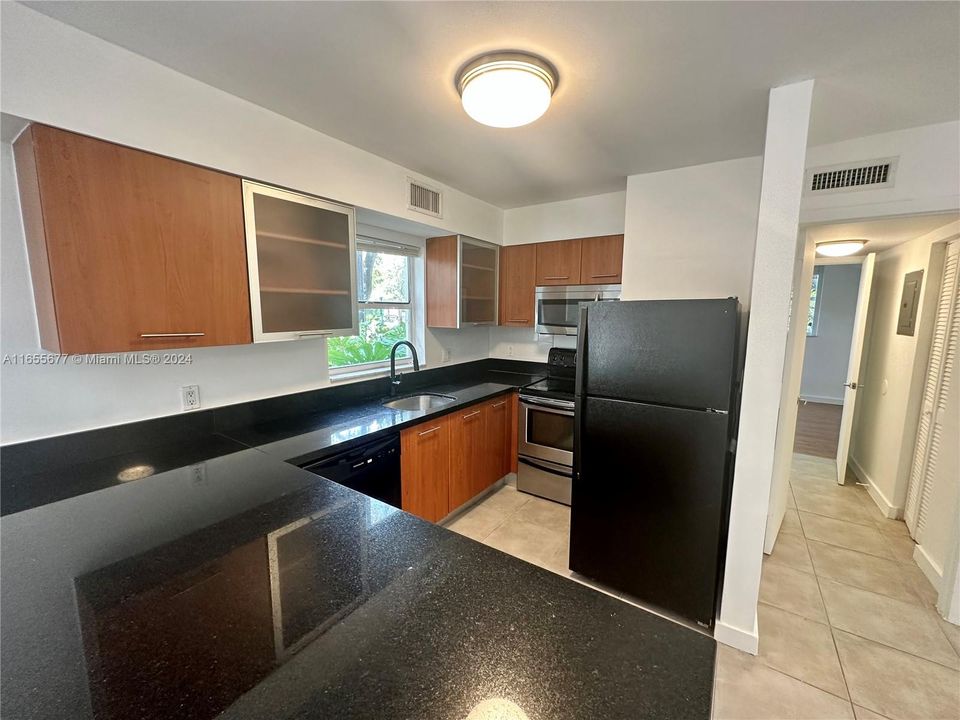 For Sale: $262,000 (1 beds, 1 baths, 741 Square Feet)