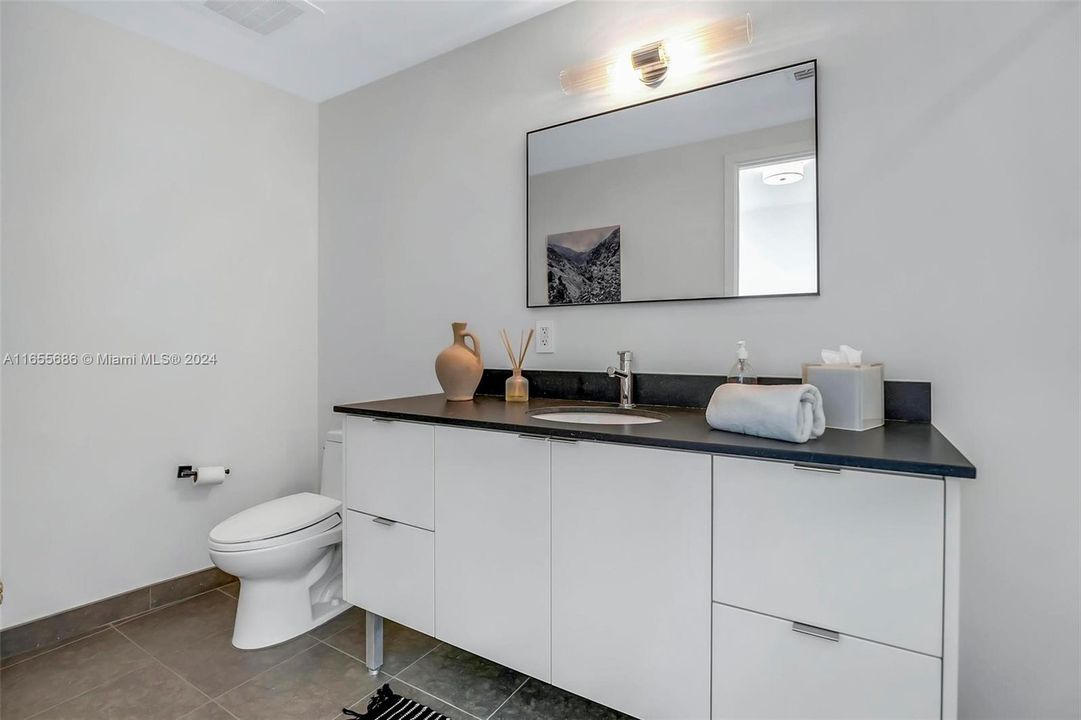 Active With Contract: $6,399 (2 beds, 2 baths, 1954 Square Feet)