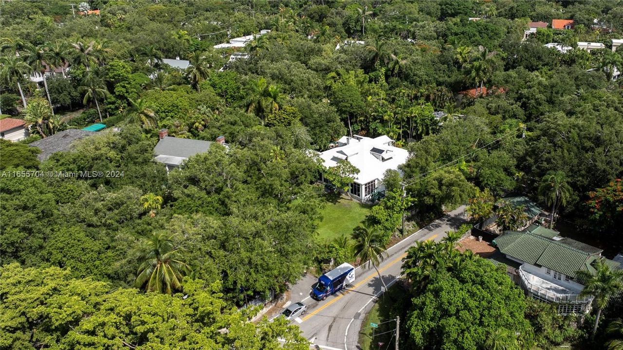 En Venta: $4,750,000 (0.40 acres)