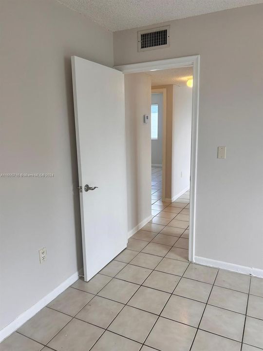 For Rent: $2,250 (2 beds, 2 baths, 820 Square Feet)